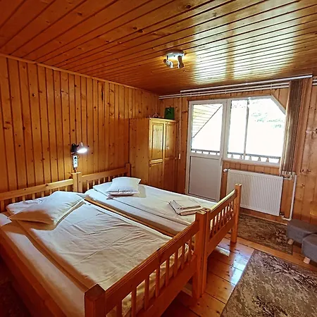 Guest house Pensiunea Poarta Raiului